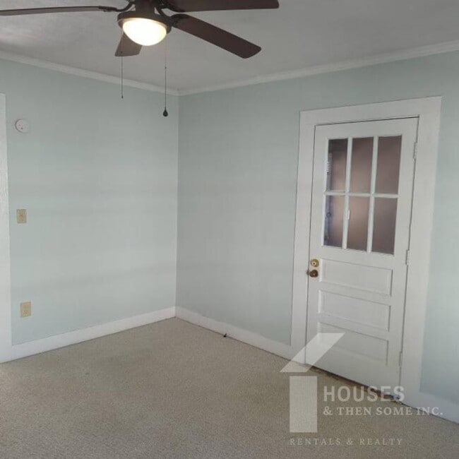 Building Photo - 108 Davis St