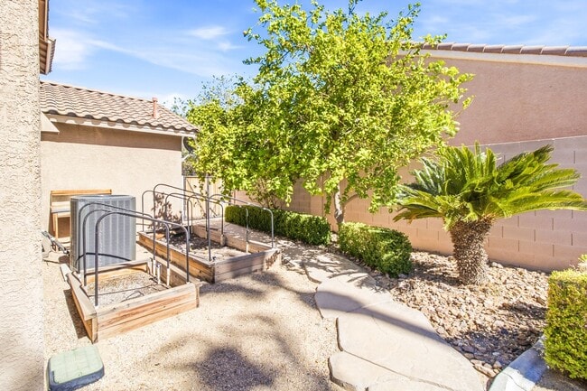 Building Photo - Beautiful 4-Bedroom Home with Pool & Rock Waterfall in 89002
