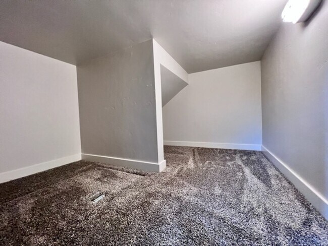 Building Photo - Beautiful Home in Meridian! Solar Power and Landscaping included.