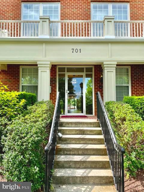 Building Photo - 701 Fallsgrove Dr
