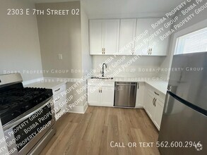 Building Photo - STUNNING 1 BEDROOM & 1 BATHROOM UNIT WITHI...