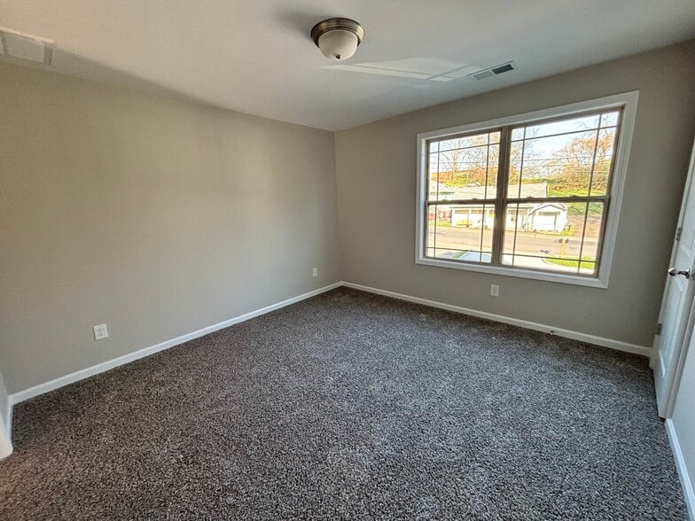 Building Photo - 420 S 2nd St