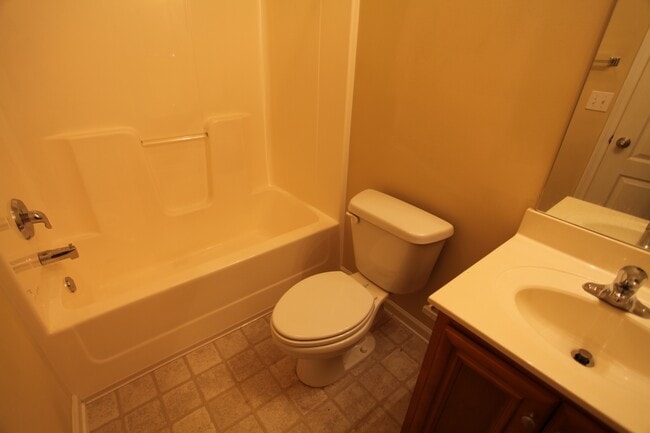 Building Photo - 2123 Cobblestone Dr
