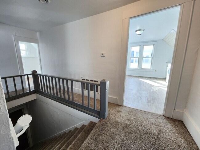 Building Photo - Spacious 2-Bedroom, 1-Bathroom Home AVAILA...