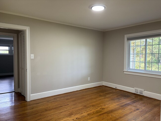 Building Photo - 3 Bedroom, 3 Bathroom House in Winston-Salem!