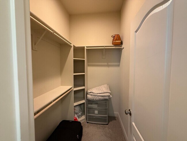 Building Photo - Upgraded single story home in Manteca!