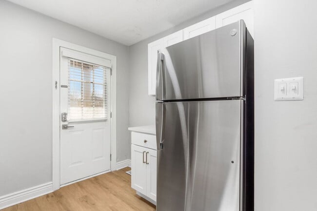 Building Photo - 424 E Mithoff St