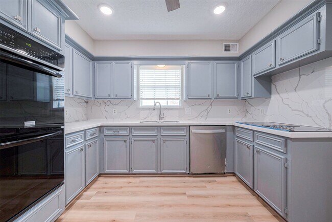 Building Photo - 15511 Rana Ct