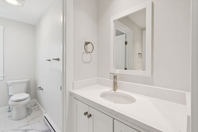 Building Photo - 2 Hoxton Ln