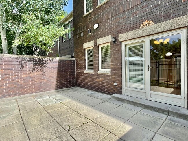 Building Photo - 943 Sage Park Ln S