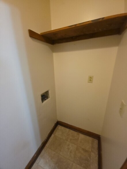 Building Photo - 492 W 9th St