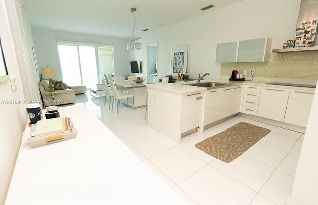 Building Photo - 150 Sunny Isles Blvd