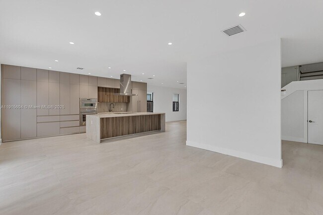 Building Photo - 8725 NW 102nd Ct