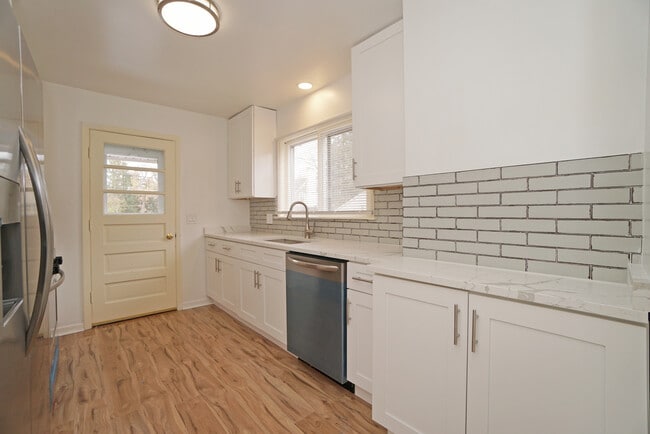 Building Photo - 580 Ivy Ct