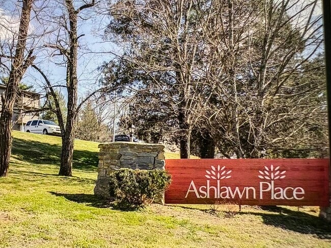 Primary Photo - 714 Ashlawn Pl