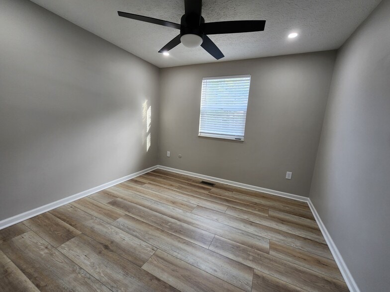 Building Photo - 7497 Stonetrail Way