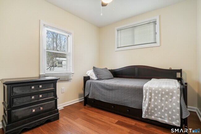 Building Photo - 62 Sherry Ln