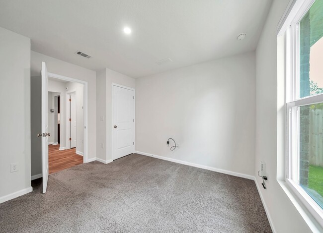 Building Photo - 1035 Limpkin St