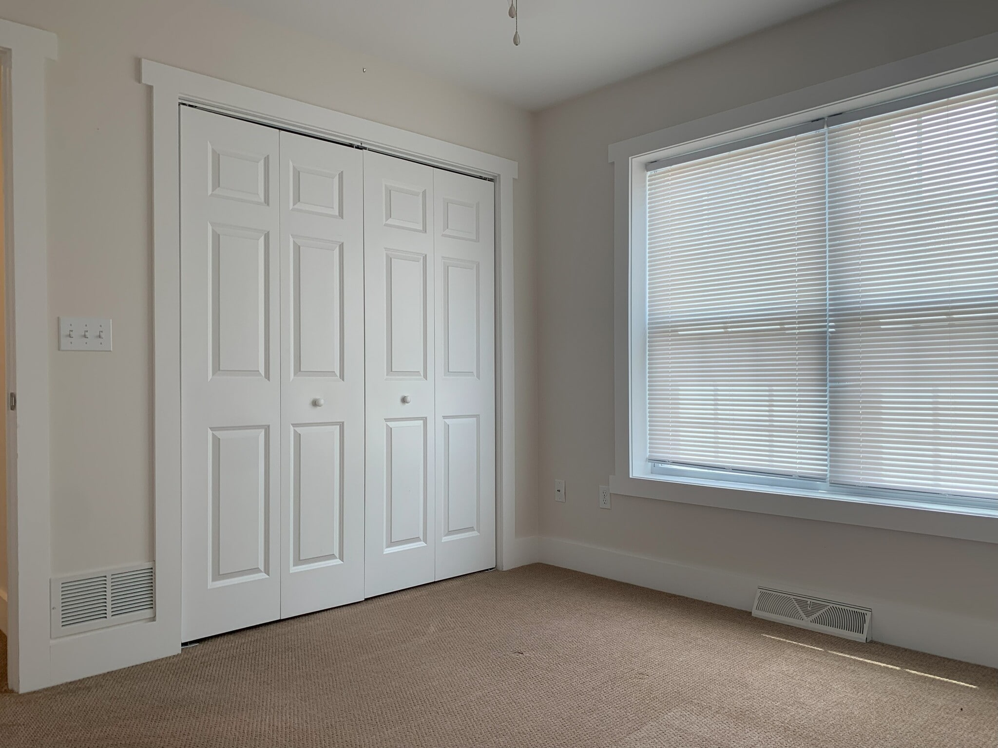 Upper-Level Bedroom - 41 Dieskau St