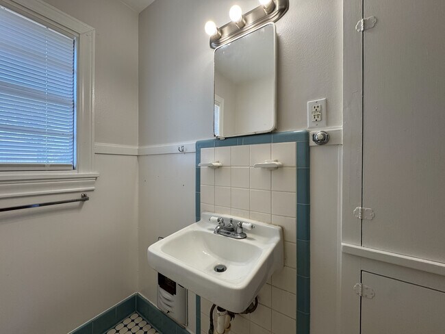 Bathroom - 401 E 6th St