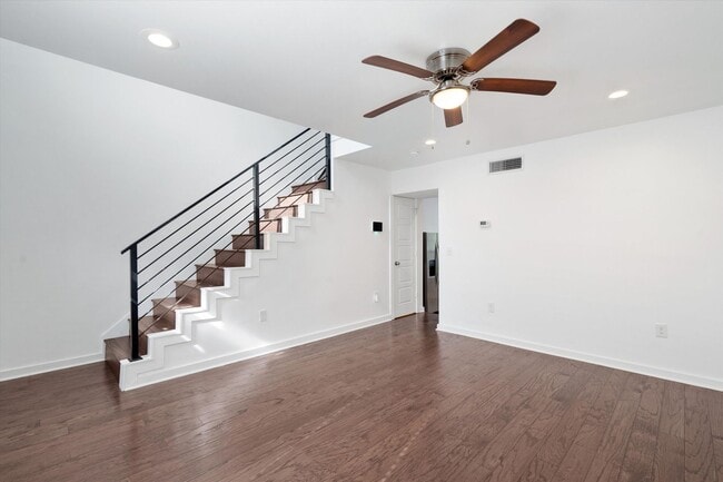 Building Photo - 6211 Manor Rd