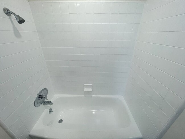 Building Photo - 3 bedroom 2 bath home in desired neighborhood