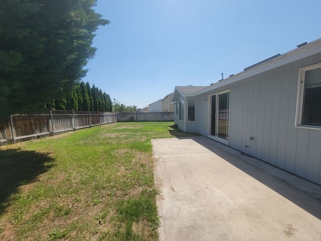 Building Photo - 4-Bedroom Gem in Pasco – Fresh Paint, New ...