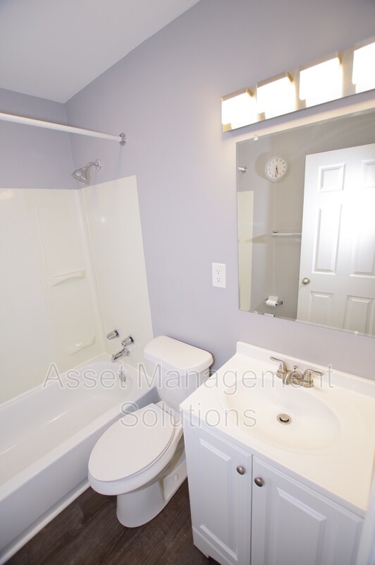 Building Photo - 5 Calumet Dr