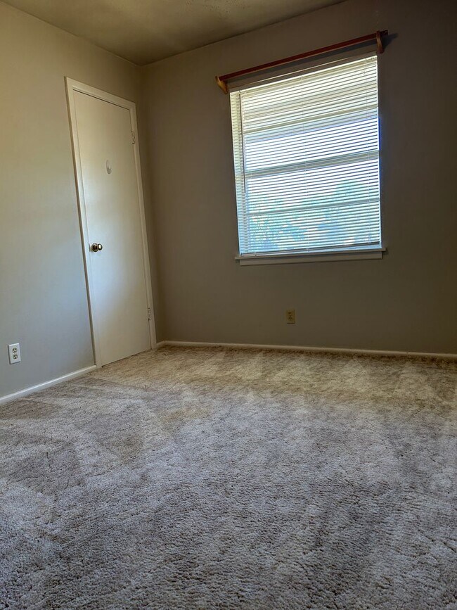 Building Photo - Warm and Charming 3-Bedroom Coming Soon!