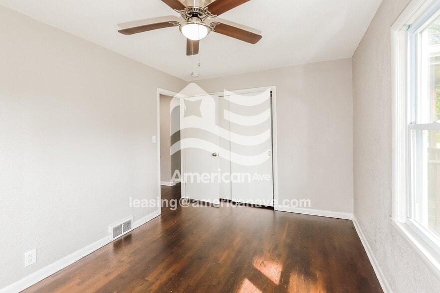 Building Photo - 1908 S Broadway St