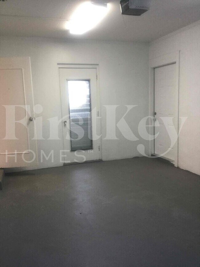 Building Photo - 609 Snowden Dr