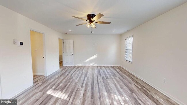 Building Photo - 40750 King Dr