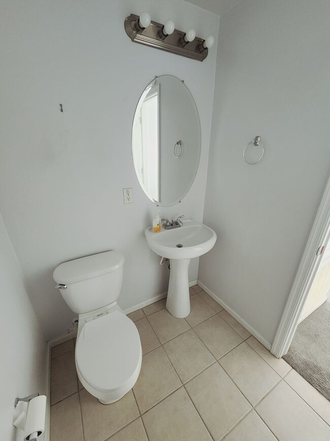 Building Photo - Lovely Parkside Townhome!