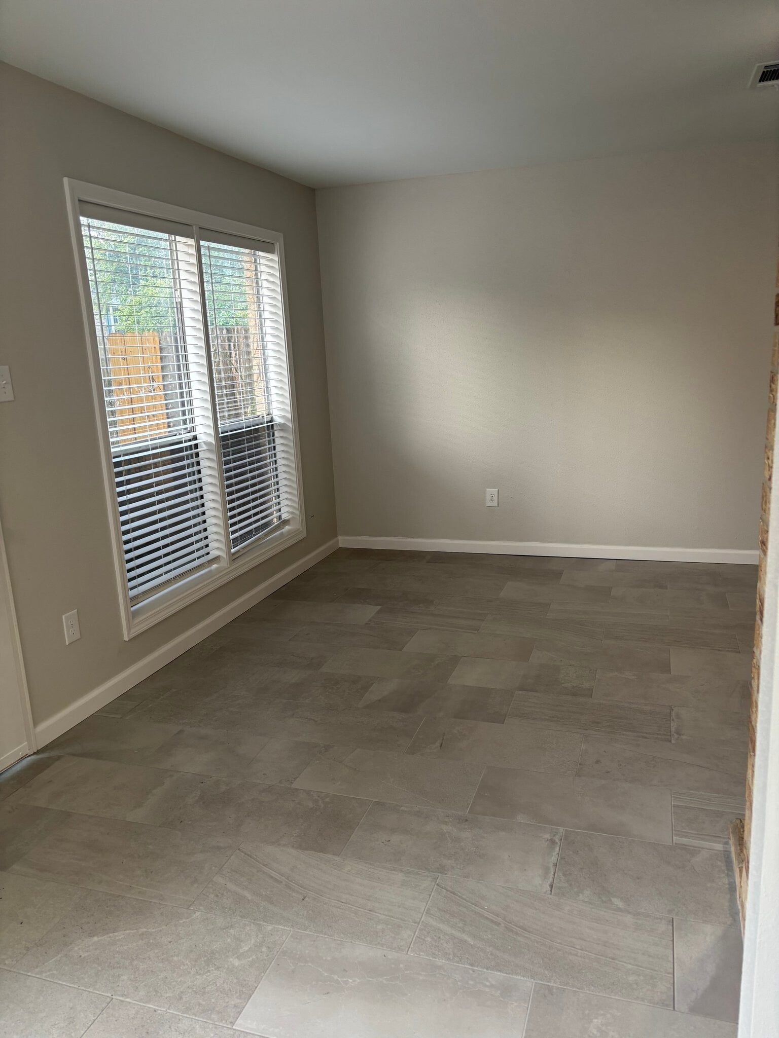 Building Photo - 8585 Glen Meadow Ln