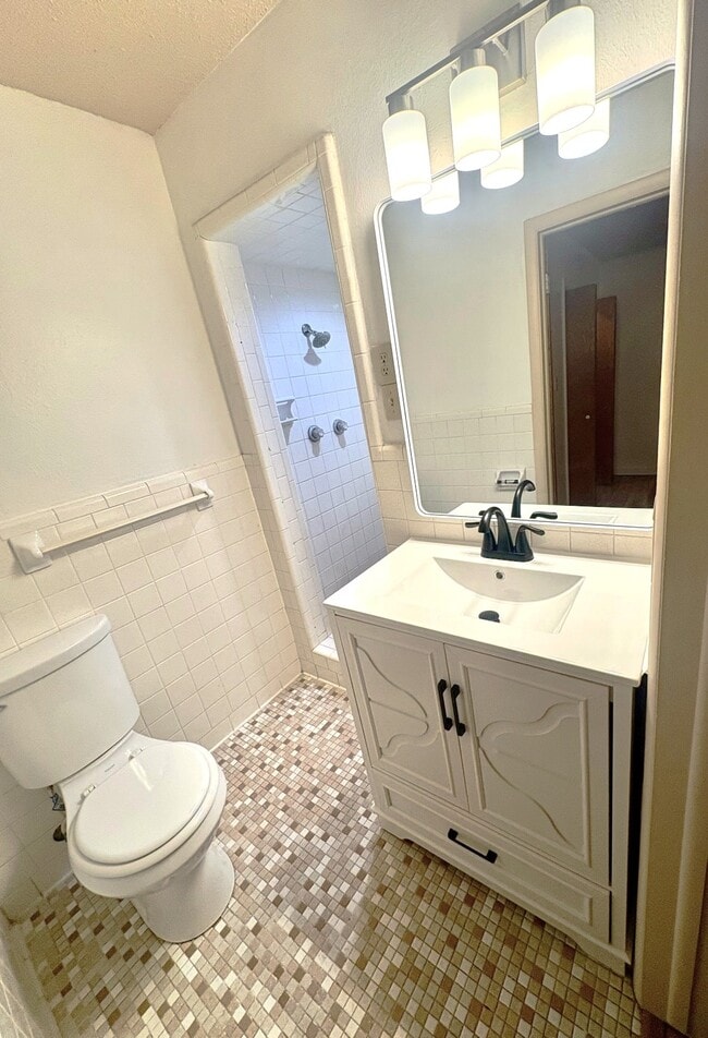 Building Photo - 735 NW 5th St