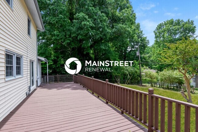 Building Photo - 4 Bedroom Pet-Friendly Home in CHARLOTTE, NC with Main Street Renewal