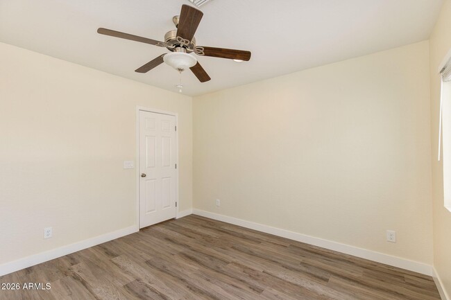 Building Photo - 5002 E Mitchell Dr