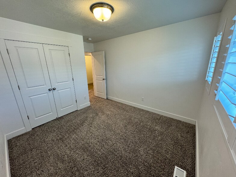 Building Photo - 2080 W 1755 S