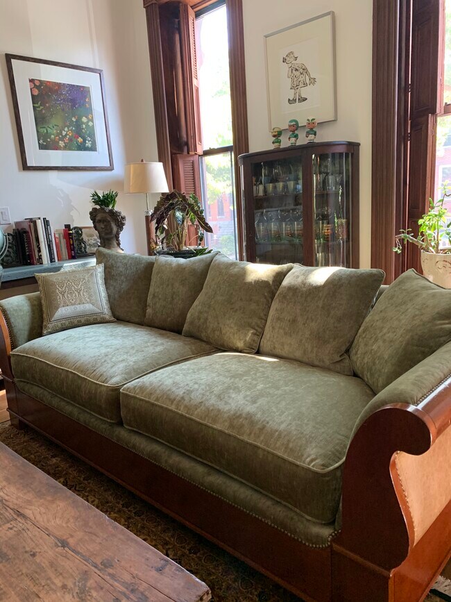 Building Photo - 559 Monroe St