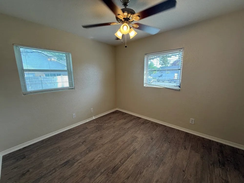 Building Photo - 3253 Little Sound Dr