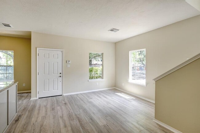 Building Photo - 2802 Austin St
