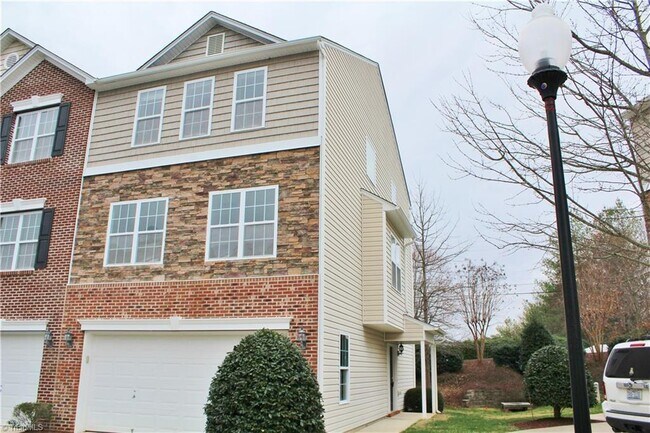Building Photo - 44 Ackland Dr