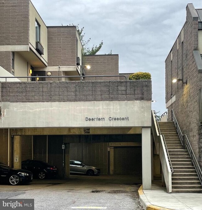 Building Photo - 2214 Deerfern Crescent