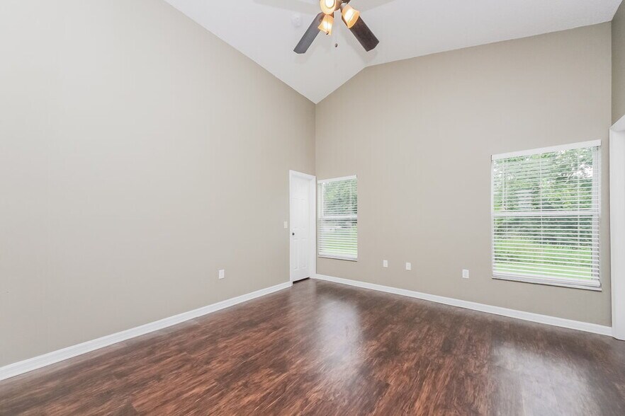Building Photo - 1320 Creekview Ct