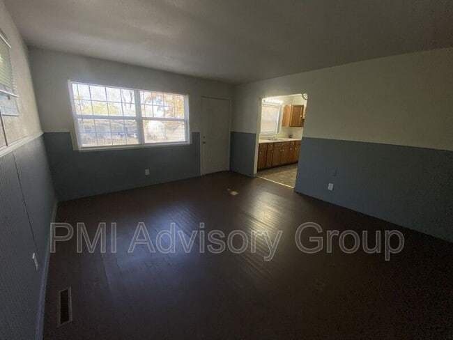 Building Photo - 3136 SE Fremont St