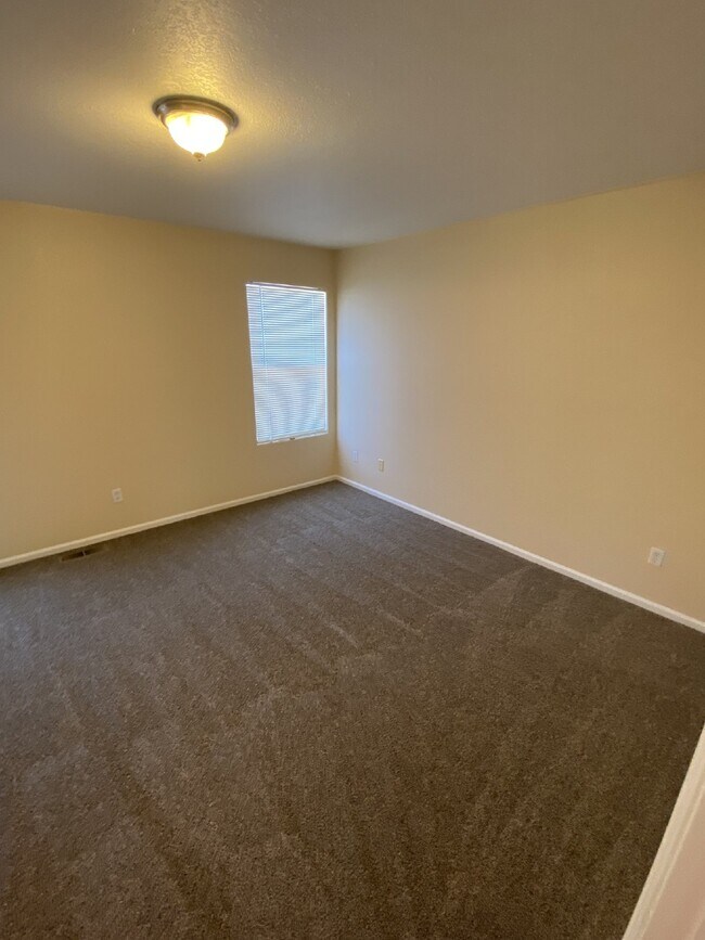 Building Photo - DON'T MISS!! 3BD/2BA Single Family Home in Parker, Water & Mowing Included!!!!