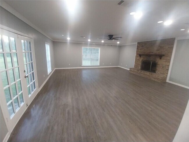 Building Photo - 315 Petty Ln