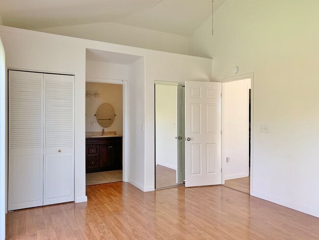 Building Photo - Charming 3 Bedroom Home in Hollister