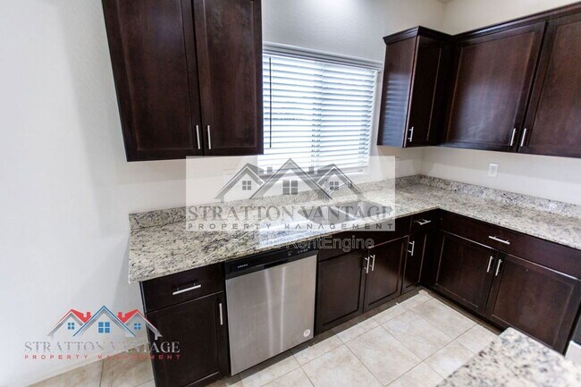 Building Photo - 43620 W Mescal Dr