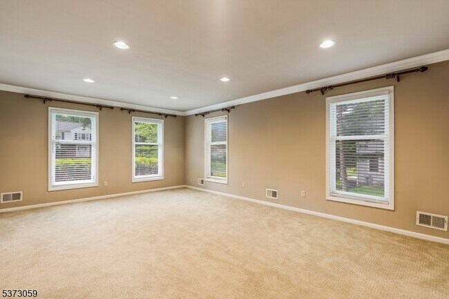 Building Photo - 833 Carnoustie Dr